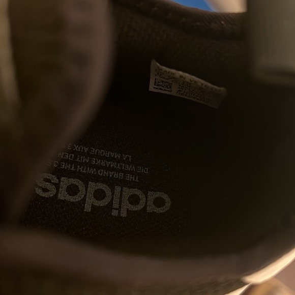 Adidas classic sneakers NWT - Picture 5 of 5